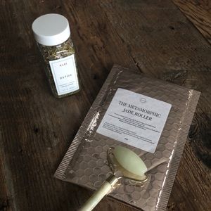 CauseBox Accessories - Jade roller and Detox Tea - from CauseBox CauseBox Accessories - Jade roller and Detox Tea - from CauseBox